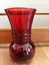 Vintage ANCHOR HOCKING Flower Vase Ribbed Royal Ruby Red Glass 6 3/8 in. Tall picture