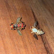 Pair Of Vintage Bee-shaped Enamel Pinback Brooch picture