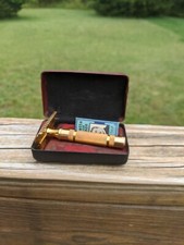 1930's Gillette New Type w/Bar Handle Red and Black Set w/Original Case picture
