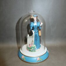Avon 2009 Mrs. Albee Presidents Club Award Figurine Miniature in Glass Dome picture