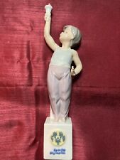 LLADRO #7513 SPECIAL OLYMPICS BOY HOLDING TORCH - 1991 picture