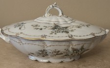 Vtg. Porcelain Tureen Floral Pattern Gold Trim Oval w/ Lid & Handles Glossy picture
