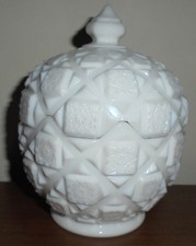 VTG Westmoreland OLD QUILT Iridescent MILK GLASS CANDY DISH w/Lid 6¼
