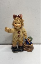 Goebel M.I. Hummel Looking Around Figurine 2088/A Club Exclusive 2001/2002 picture