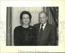 1990 Press Photo Betty Kron and Dr. John Kron, Hotel Dieu - nob48664 picture