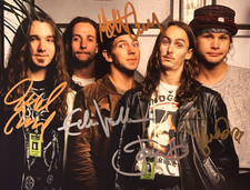 PEARL JAM Band Signed (Eddie Vedder) 8x10