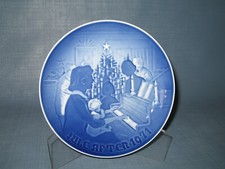 Bing and Grondahl 1971 Christmas at Home collector's plate picture