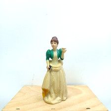 Avon 1995 Mrs. PFE Albee President's Club Award Miniature Figurine picture