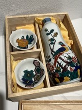 Kutani Ware Bird Design Sake Set by Uede Choemon w/ Original Box  picture