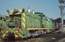 RR Photo-ILLINOIS TERMINAL IT 1203 SW9 With Units Near Shop picture