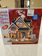Lemax Christmas Village CLAWS & PAWS PET HOTEL 2012 Porcelain Lighted Building picture