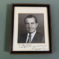 Vintage Richard Nixon Signed Inscribed Portrait Photo Framed Memorabilia picture