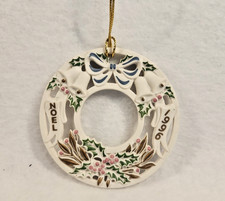 Vintage Wedgwood White Holly Jasper 1996 Noel Wreath Christmas Tree Ornament picture