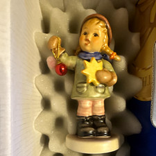 Goebel M.I. Hummel Holiday Fun 2004 Special Edition Porcelain Girl 4.25