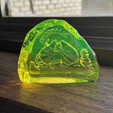 Solid Vaseline Uranium Glass Frilled Neck Lizard Australia Souvenir Paperweight picture