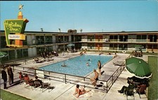 Holiday Inn Postcard East Peoria Illinois Swimming Pool Nation's Innkeeper picture