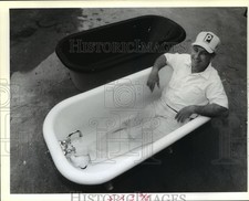 1991 Press Photo David Toups Sits In Finished Bathtub from Bathtubs Refinishing picture
