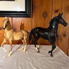 Breyer Model Horses Lot of 2 Marwari palomino and Zenyatta picture