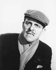 English comic actor Terry Thomas wearing a tweed cap a scarf 1960 Old Photo picture