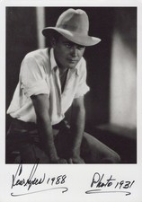 Lew Ayres actor Hollywood hat pose USA 1931 - HAND SIGNED Photo picture