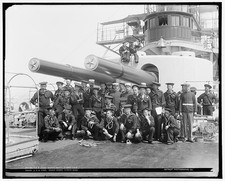 Photo:U.S.S. Iowa, group under 12-inch guns picture