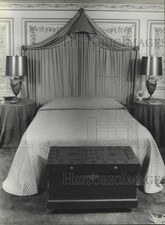1983 Press Photo A bedroom remodeled by actor Alfred Lunt and his wife picture