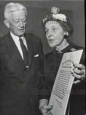 1960 Press Photo Mrs. E.V. Dunklee gives service award to Dr. Malcolm G. Wyer picture