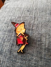 BEWITCHED Enamel Pinback  Broach Samantha Stephens Classic picture