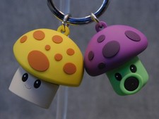 Plants vs Zombies NEW * Sun-shroom Puff-shroom Clip * Blind Bag Key Monogram picture