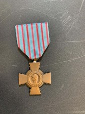 Original WW1 French Croix du Combattant (Combatant's Cross) Medal picture