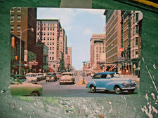OKLAHOMA CITY GIANT  POSTCARD  LOOKING NORTH ON BROADWAY DOWNTOWN BUSINSS AREA picture