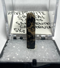 Classic matrix free Neptunite 7.5 ct. crystal Thumbnail from California picture