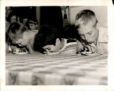 LG922 1950 Orig Photo CHERRY PIE EATING CONTEST Boys Stuffing Faces Chicago Fair picture