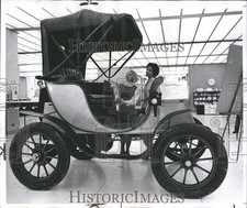 LARGE 1969 Press Photo Electric car from 1904 - SSA29951 picture