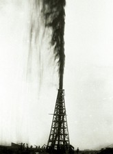Spindletop 1901 Vintage Oil Gusher Glossy Photo Reprint Wall Art picture