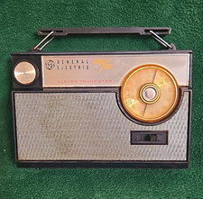 Vintage working 1960s General Electric P1815 AM/FM Transistor Radio - no antenna picture