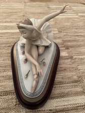 Lladros porcelain  ballerina figurine No. 1526 Retired Classic Soai. FAST SHIP picture