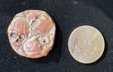 Disney Pirates of the Caribbean Token / Coin with 3 Skulls picture