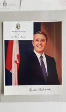 18th Canadian Prime Minister Brian Mulroney Signed Portrait with Office Note picture