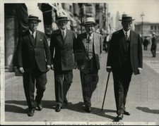 1932 Press Photo Delegates at National Republican Convention touring Chicago picture