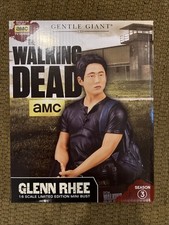 Gentle Giant The Walking Dead Glenn Rhee 1:6 Scale Mini Bust picture