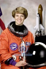 EILEEN COLLINS SPACE SHUTTLE COMMANDER ORANGE LAUNCH SUIT 1998 4X6 PHOTO picture