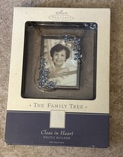 2002 Hallmark Keepsake Ornament The Family Tree “Close in Heart” Photo Holder picture