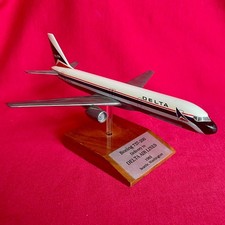 1:400  Delta Air Lines Boeing 757-200 Presentation Model - 1986 - Reg. # N601DL picture