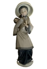 Lladro Porcelain Figurine 5123 My Precious Bundle. Perfect condition. picture
