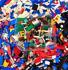 2000+++Vintage lego lot of castle, pirate and classic space sets.  picture