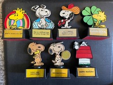Vintage Peanuts Snoopy Woodstock Plastic Trophy Lot picture