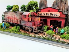 HO Scale Custom Built Santa Fe 3500 Diesel Locomotive Train Station Diorama Case picture