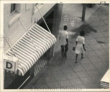 1964 Press Photo Man and wife satisfied customers leave the laundry - noc58270 picture