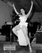 ACTRESS DEBRA PAGET - 8X10 PUBLICITY PHOTO (DD-147) picture